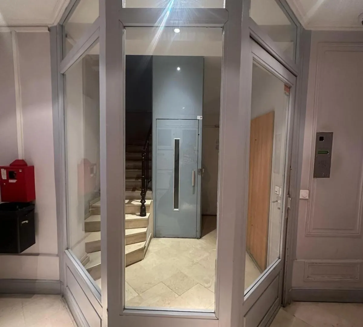 Studio Champs Elysee Paris