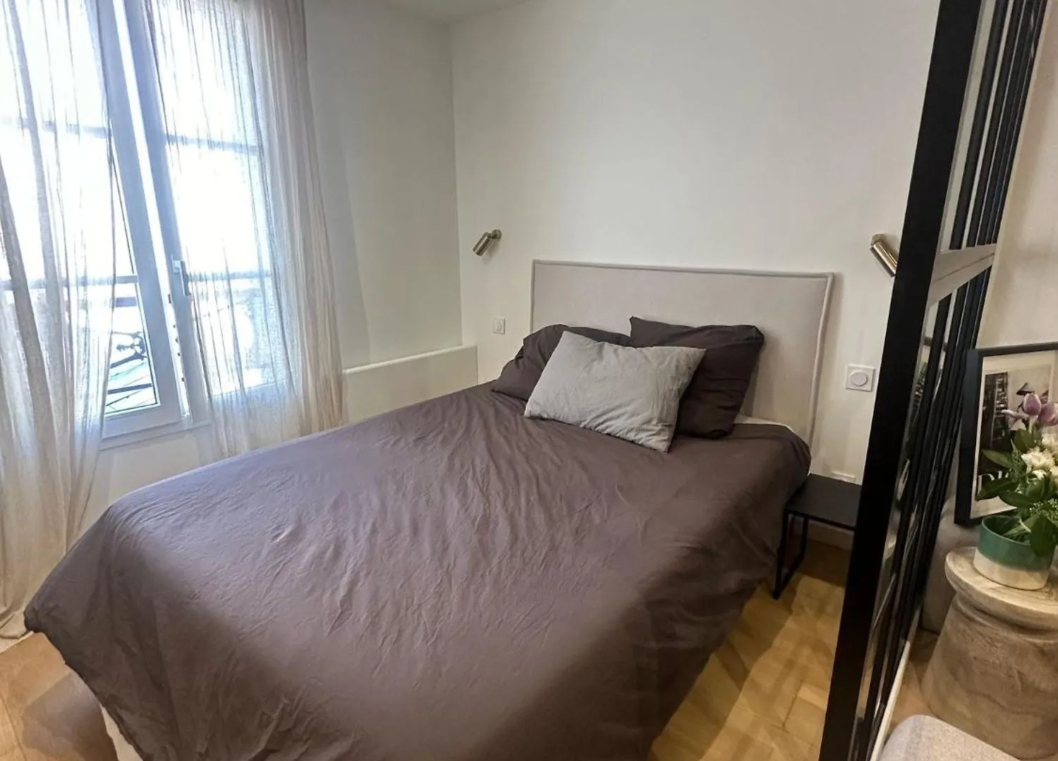 Apartment Studio Champs Elysee Paris France